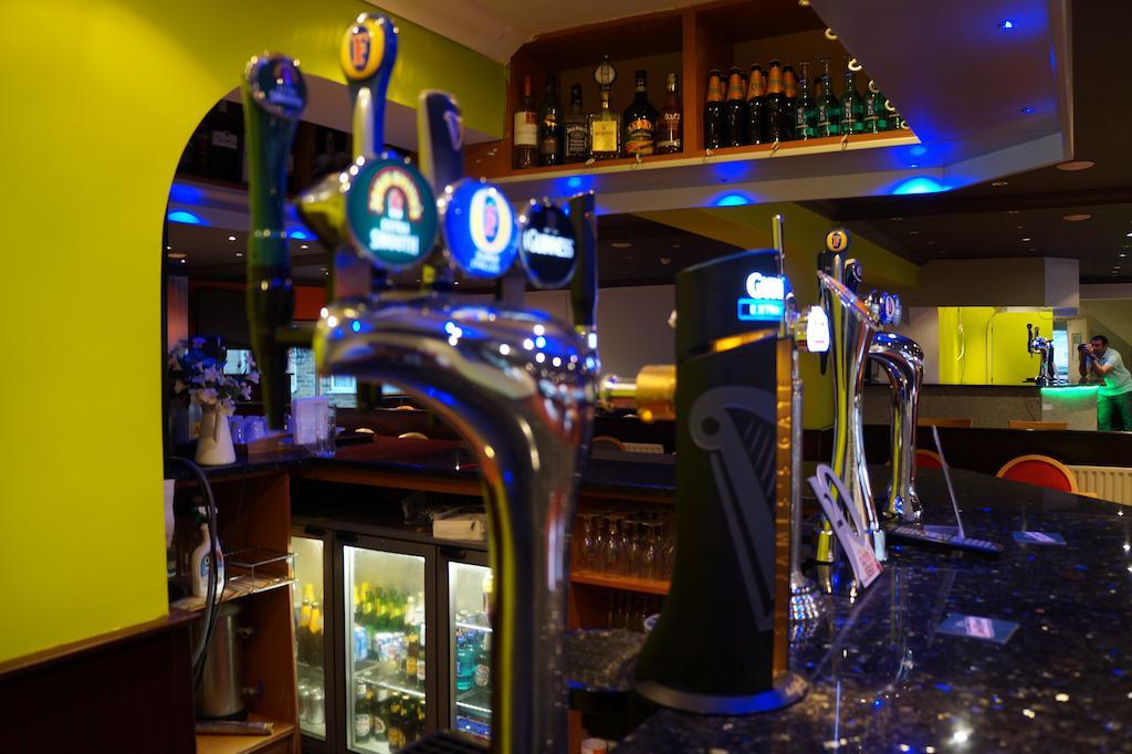 Heathrow Inn Hotel Хитроу Экстерьер фото